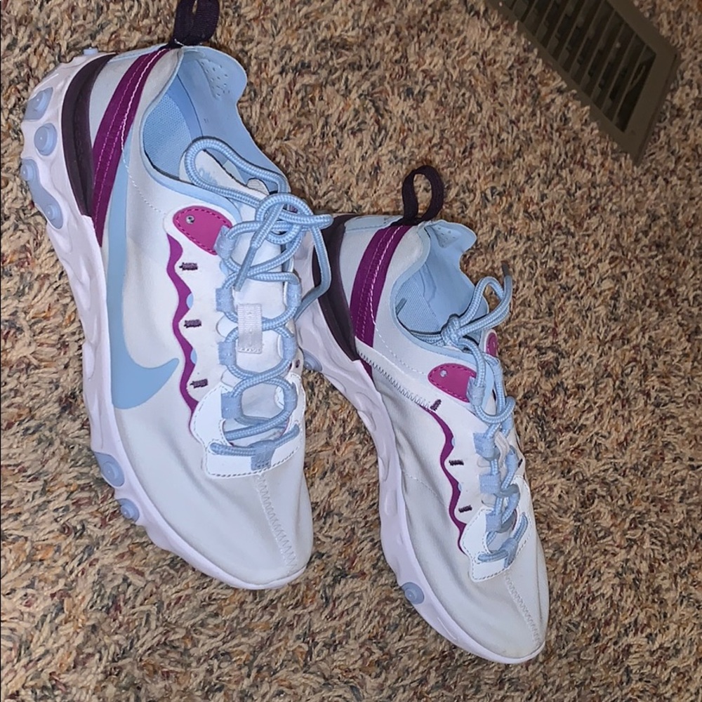 Nike reacts - Picture 1 of 3